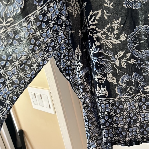 Ann Taylor Loft blue and navy print kimono. - Picture 3 of 4